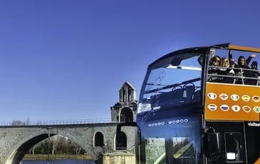 Avignon en bus à arrêts multiples