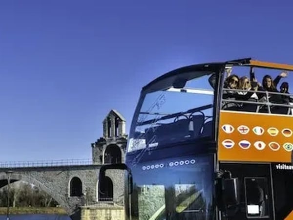 Avignon en bus à arrêts multiples