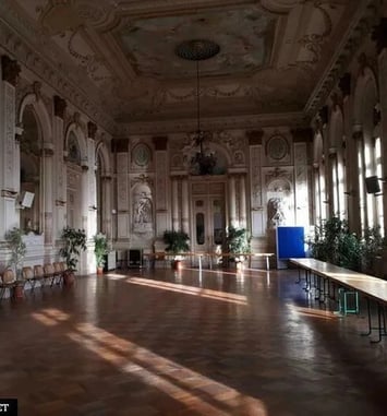 Visite libre de l'Hôtel de Ville (péristyle bas et haut, Salle des Fêtes, Salle du Conseil)