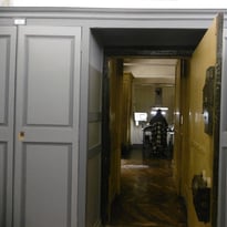 Numériser c'est photographier : découverte de l'atelier de numérisation patrimoniale des archives