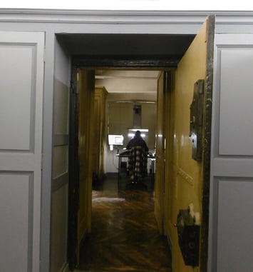 Numériser c'est photographier : découverte de l'atelier de numérisation patrimoniale des archives
