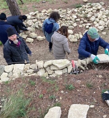 Initiation pierre sèche : apprendre à construire un muret traditionnel