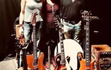 Une guitare, une citoyenne