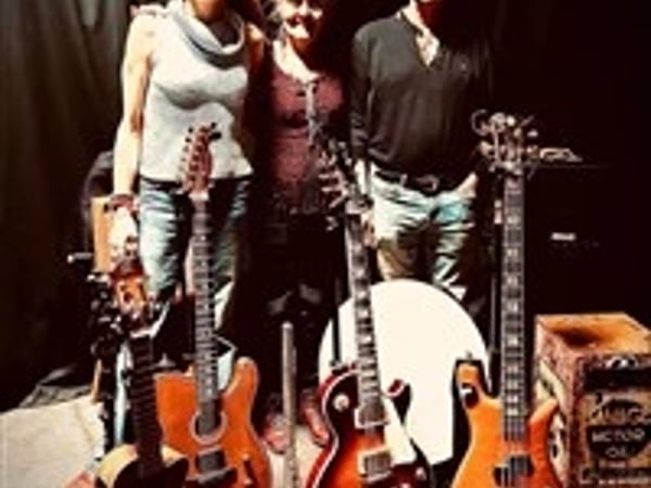 Une guitare, une citoyenne