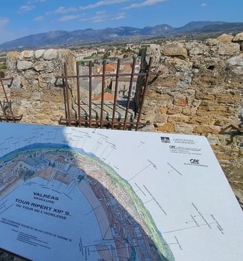 Découverte de la Chapelle des Pénitents Blancs et de la Tour Ripert